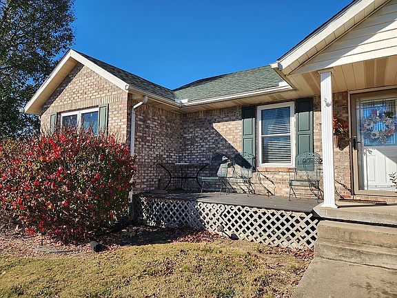 3rd image of 460 McIntosh Dr