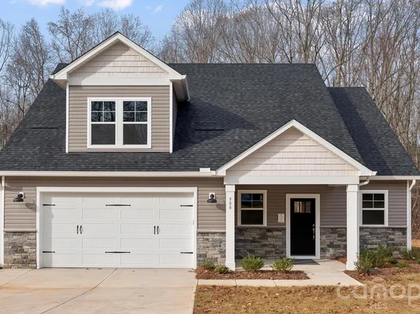 908 Westminster Dr, Statesville, NC 28677