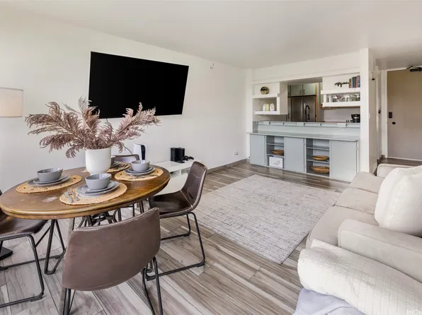 98-500 Koauka Loop APT 6F, Aiea, HI 96701