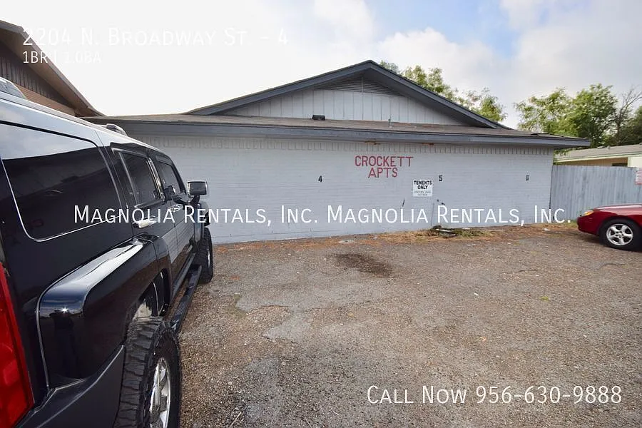 2204 N Broadway St #4