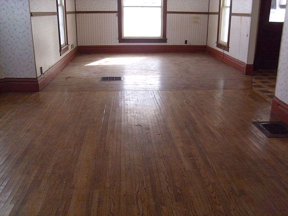 2nd image of 1304 E Washington St