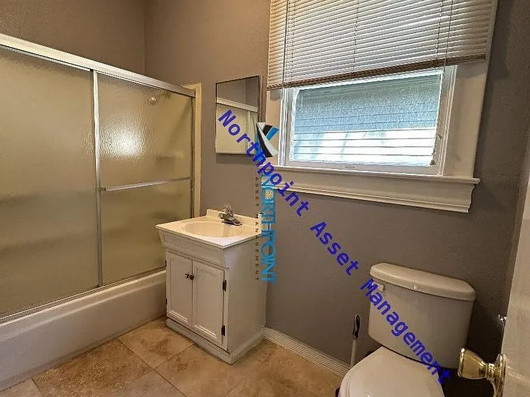 1401 F St #3 — Photo 7