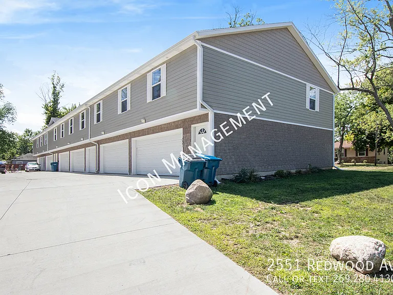 2551 Redwood Ave — Photo 1