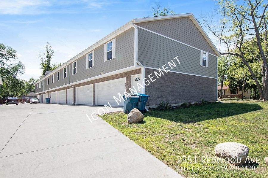 1st image of 2551 Redwood Ave
