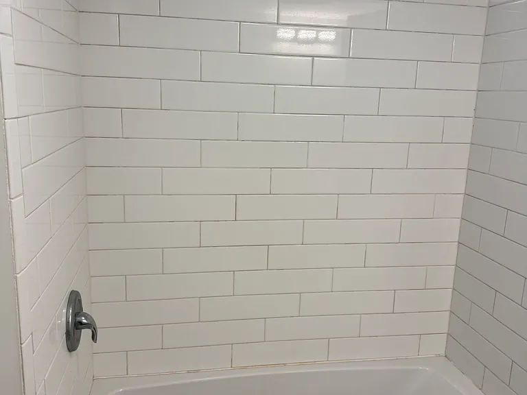 220 Morris St — Photo 8