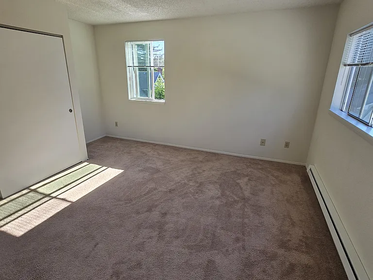 5240 15th Ave NE #401 — Photo 8