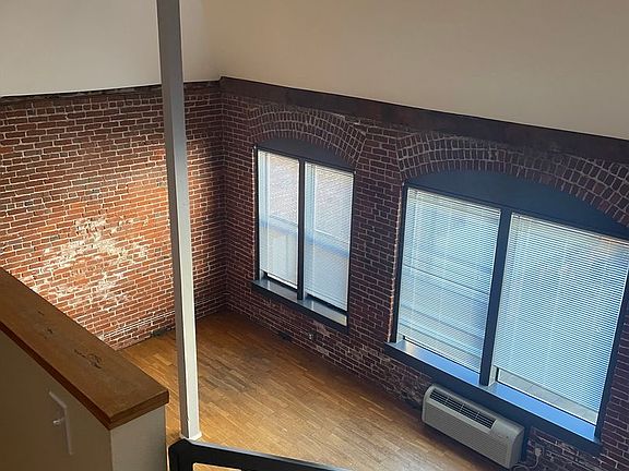 4th image of 625 NW Everett St #242