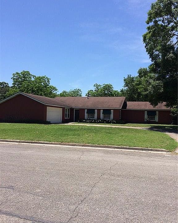 1st image of 318 Delany Dr