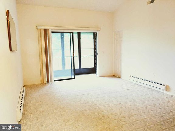 5th image of 15320 Pine Orchard Dr APT 3H
