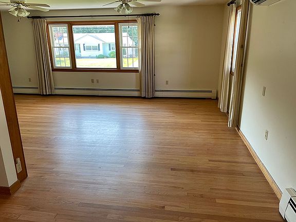 Living approx 14'x20'