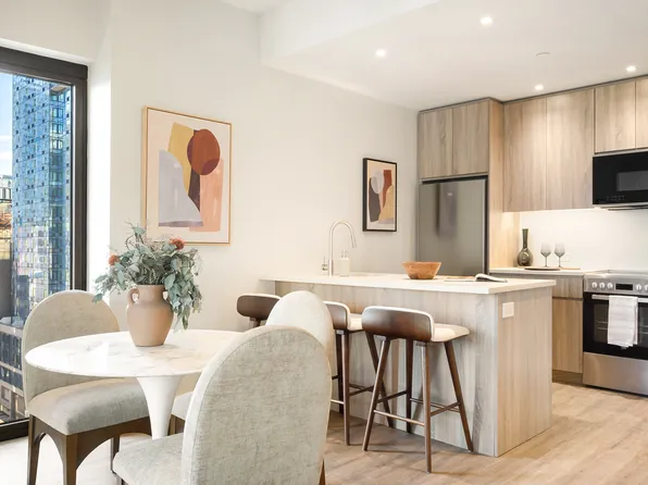 19 Rockwell Place image 2 of 23