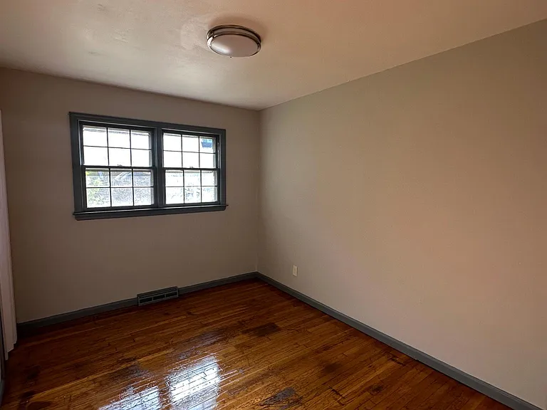 7 Hemlock St #1 — Photo 5