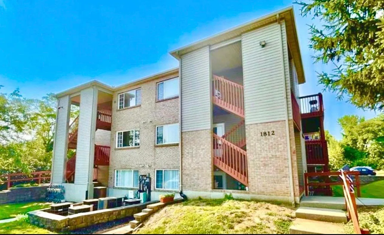 2 bed, 1160 sqft, $1,600 — Photo 1