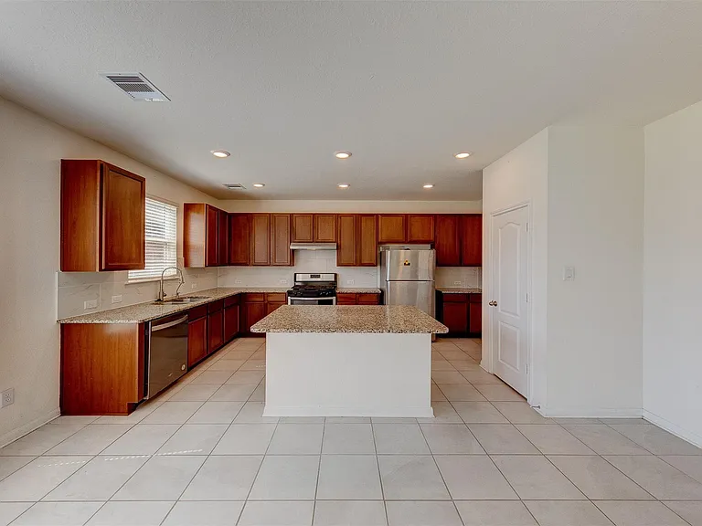 7218 Bakersfield Ct — Photo 8