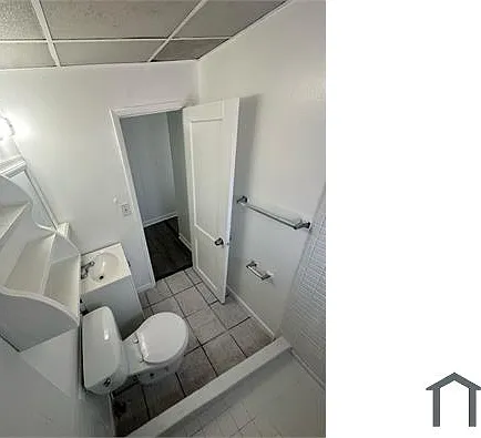 25 SW 10th St #6 — Photo 6