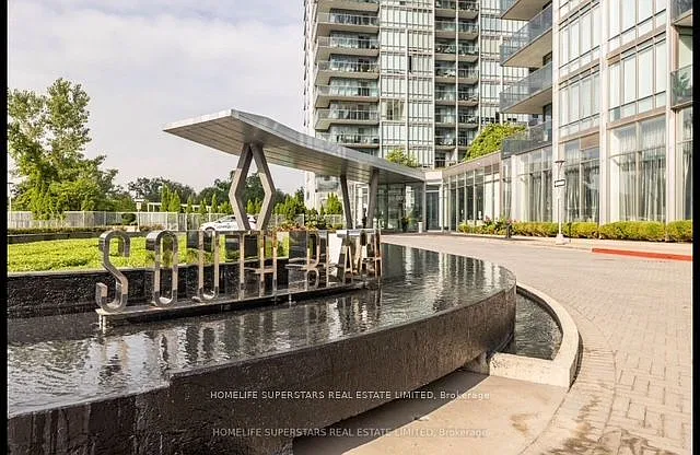 90 Park Lawn Rd — Photo 2