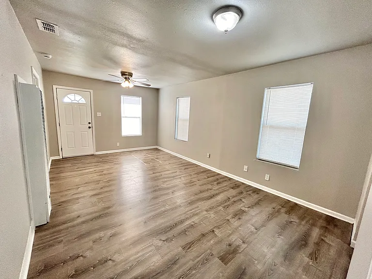 3123 Weir Ave — Photo 3