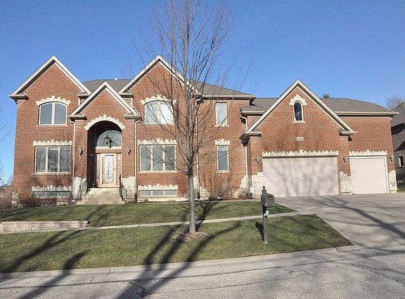 4th image of 1130 N Deer Ave