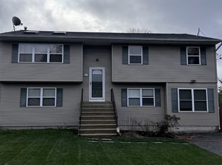 11 Manhattan Pl, Huntington, NY 11743