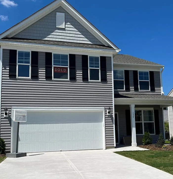 4 bed, 2.5 bath, 2623 sqft, $2,336 — Photo 2
