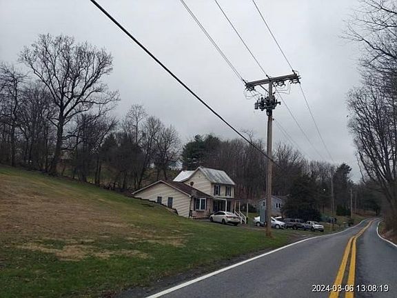 Exterior Neighborhood (street photo)