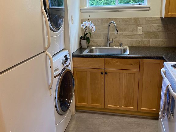 3rd image of 113 Piedmont Ave #D