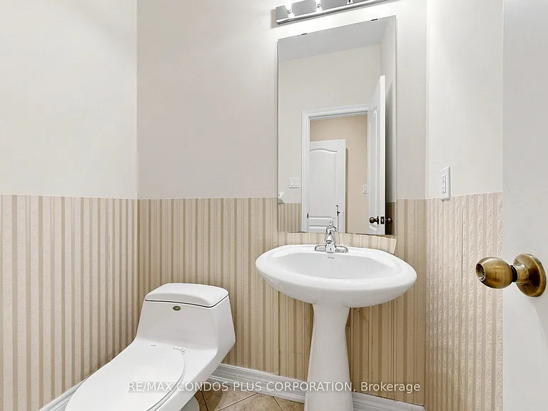 139 Queen Filomena Ave — Photo 20
