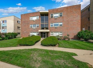 8161 Niles Center Rd APT 2B, Skokie, IL 60077