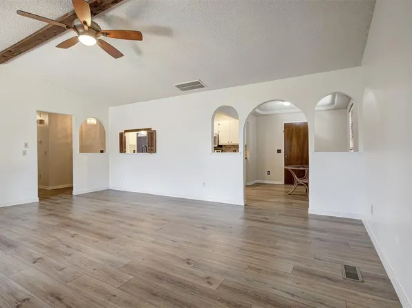 1242 Birkenhead Rd, Yukon, OK 73099