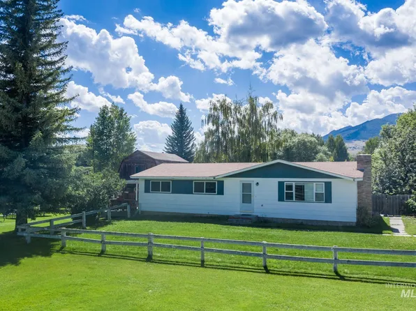 717 S Capitol Ave, Mackay, ID 83251