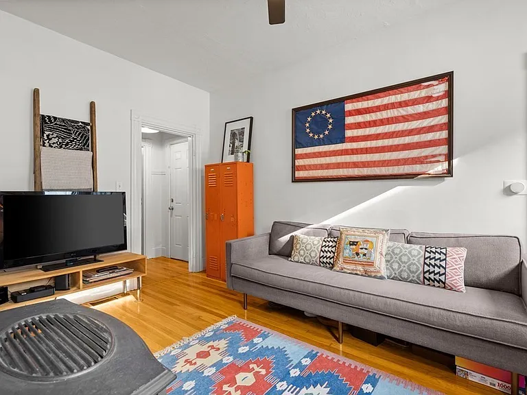 536 E 3rd St #1 — Photo 3