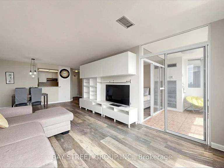 1001 Cedarglen Gate #Penthouse 720 — Photo 10
