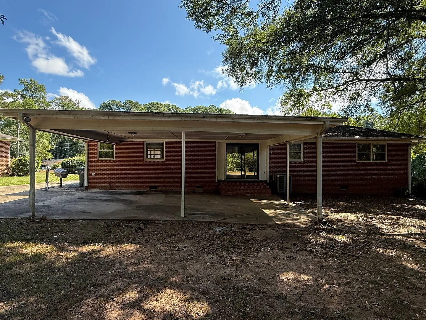 Spacious 3 Bedroom 1.5 Bath With Bonus Room — Photo 2