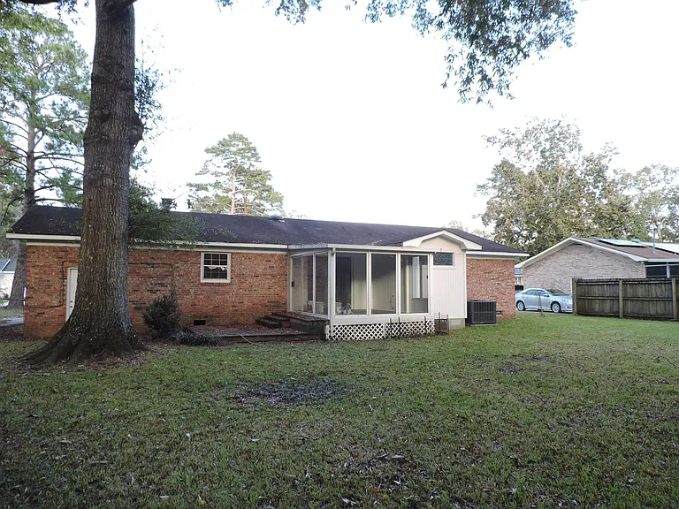 112 Monroe Dr — Photo 10