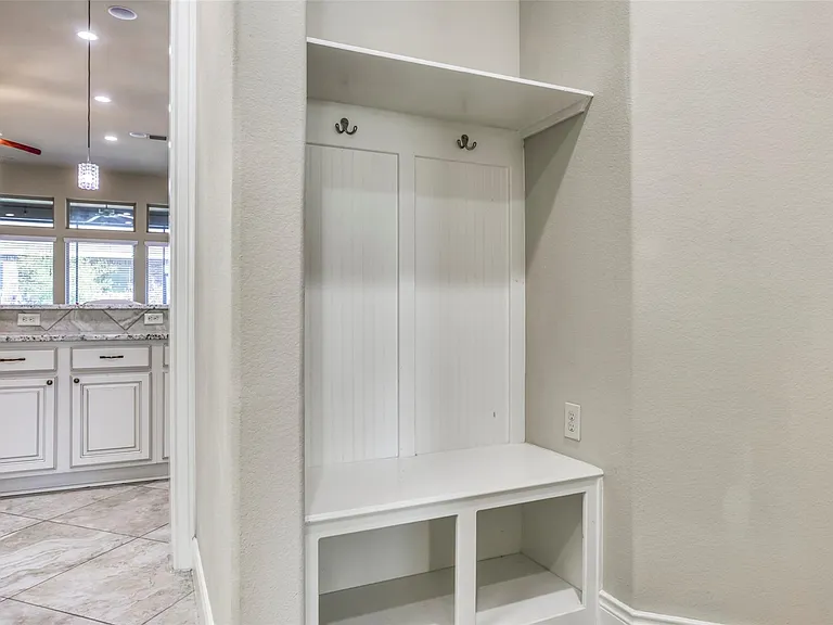 29114 Davenport Dr — Photo 39