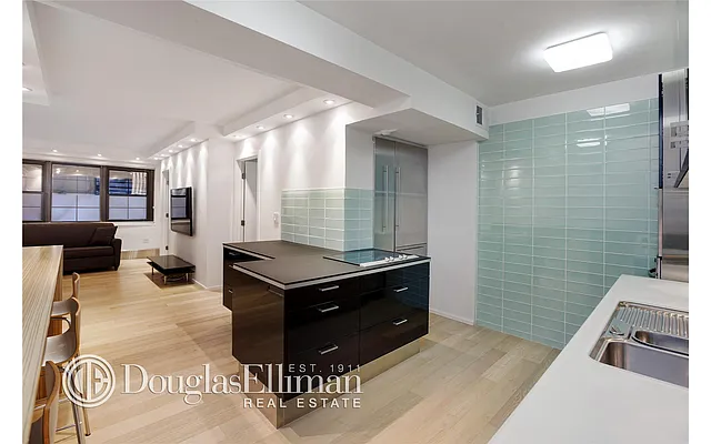 Sold by Douglas Elliman | media 15