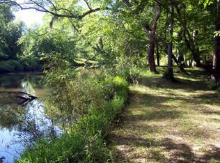 1118 Riverview Dr, Summit, MS 39666