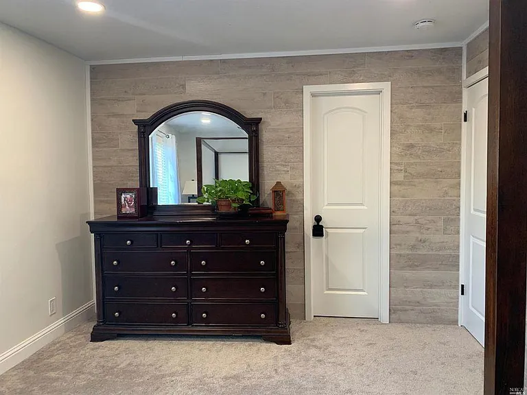 1429 Saint James Pkwy — Photo 19
