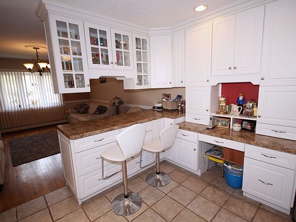 4th image of 11 Mosely Ave