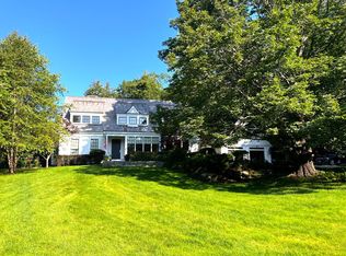 44 High St, Camden, ME 04843
