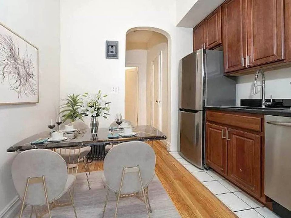 2nd image of 56 W 106th St APT 1A