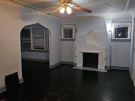 3rd image of 1122 E 76th St