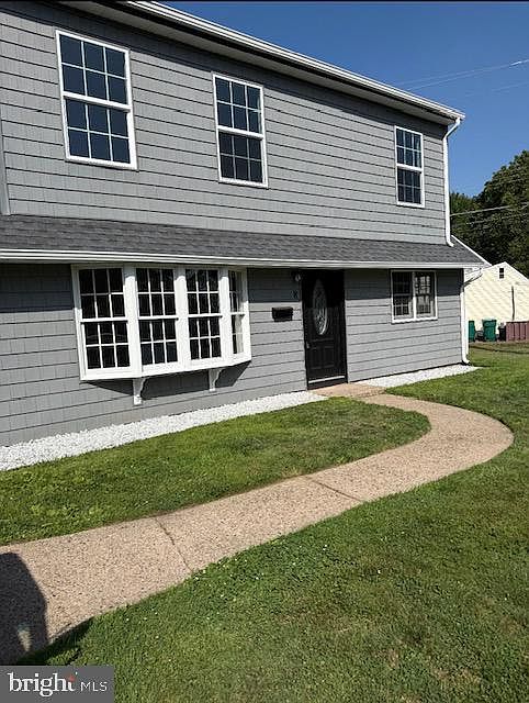 1st image of 8 Parkside Cir