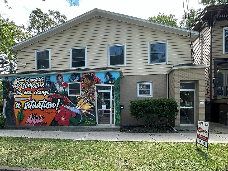 415 N Tioga St #207