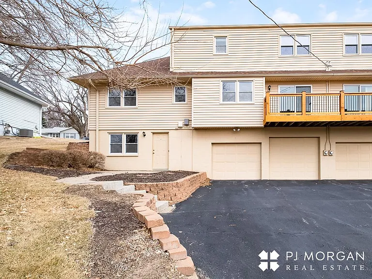 1312 S 118th St — Photo 23