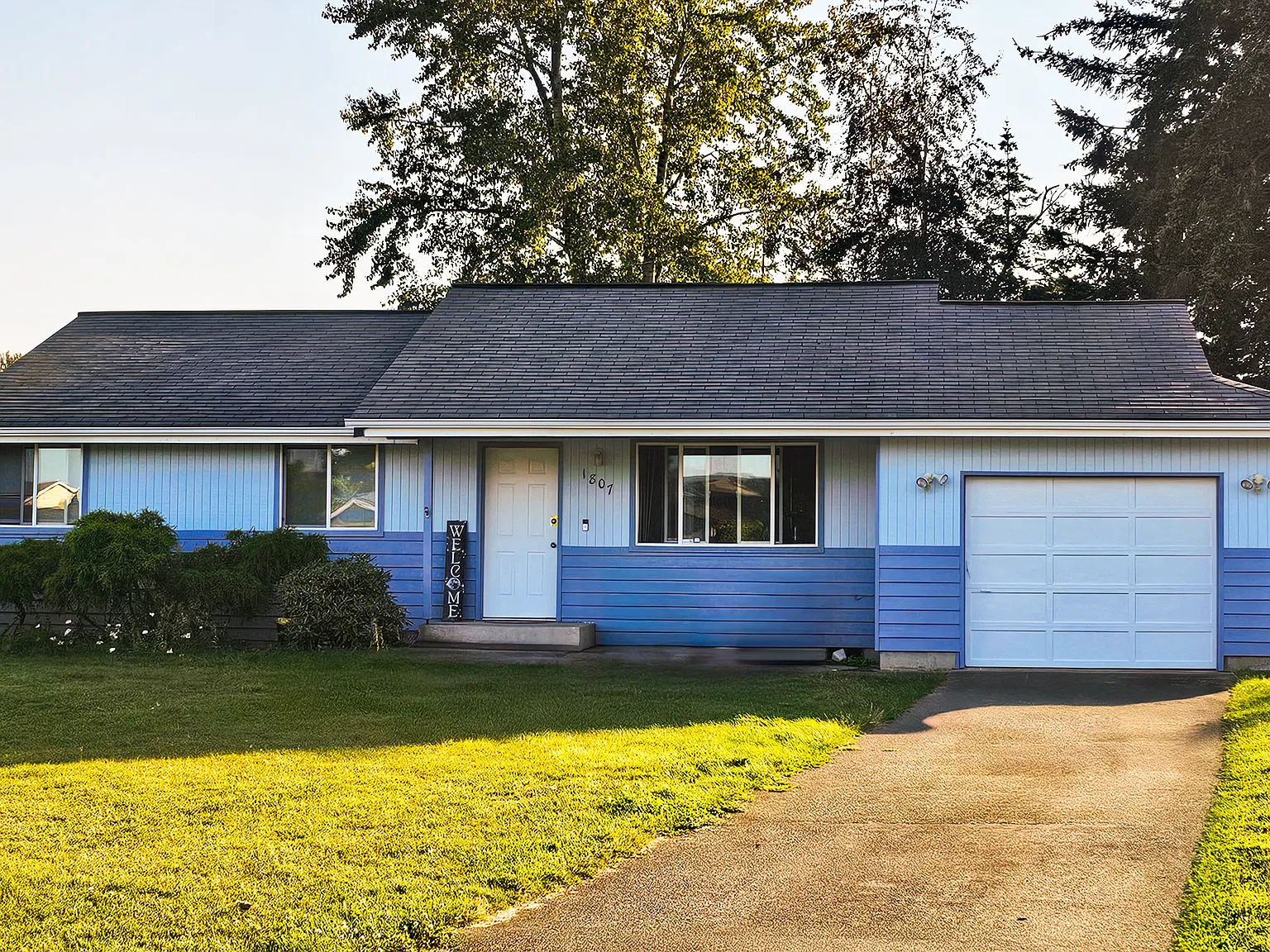 3 bed, 1.5 bath, 1040 sqft, $2,450 — Photo 1
