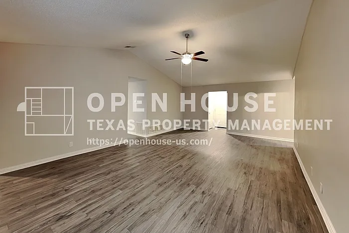 1523 Warwick Dr — Photo 4