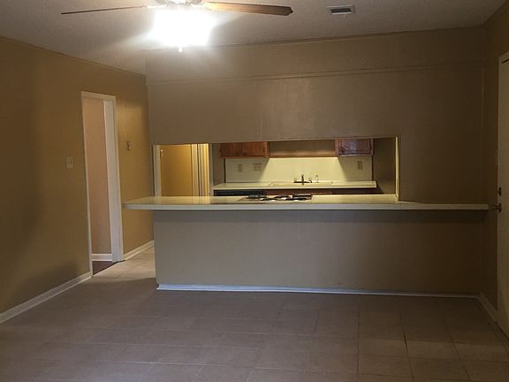 3rd image of 2215 Starlite Dr