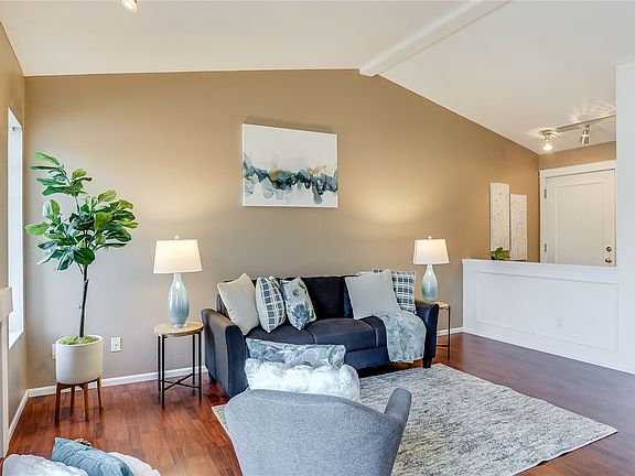 Vaulted ceilings and gorgeous floors>