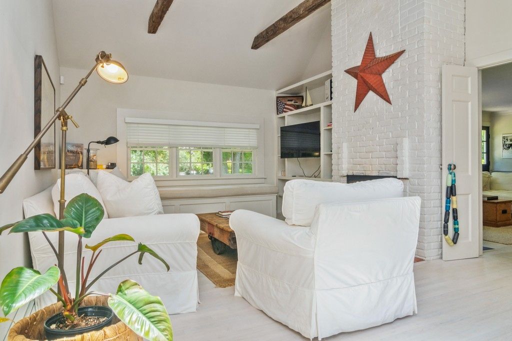 relaxed 2nd Living area